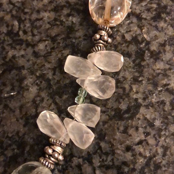 🌸 Gorgeous Quartz Stone Pastel Necklace - Picture 4 of 7